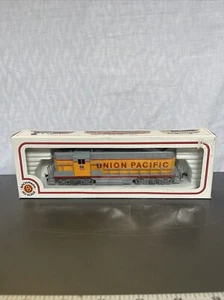 Bachmann HO Scale Union Pacific 67501 EMD GP-18 Diesel Locomotive FREE SHIP A20 - Picture 1 of 9