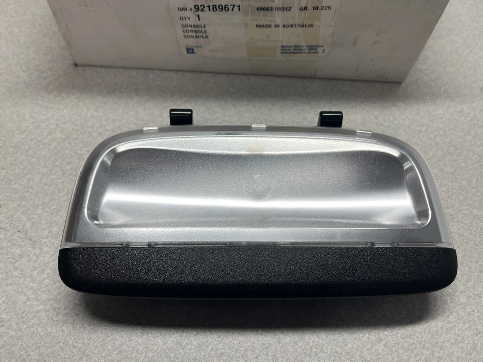 2008-2009 Pontiac G8 Rear Seat Dome Lamp NOS GM 92189671 - Image 1 of 2