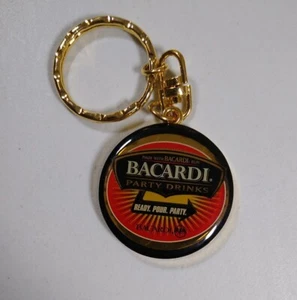 Bacardi Party Drinks Logo Ready Pour Party Gold-tone Promo Keyring Llavero - Imagen 1 de 2
