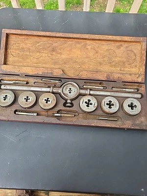 GREENFIELD TAP AND DIE LITTLE GIANT THREAD CUTTING TOOL SET 7 CUTTING SIZES No 5 - Image 1 of 4