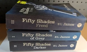 El James - fifity shades bundle - small paperback - Picture 1 of 5