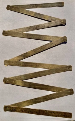 Petit METRE Pliant de POCHE en LAITON - Outil Ancien - Photo 1/4