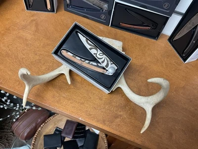 TOTALMENTE NUEVO Navaja de Bolsillo Plegable Deejo 37g, Ultra Ligera, Madera de Enebro Versión 1.3  Foto 1 de 2