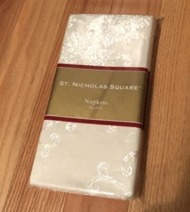Napkins, a set of 4, Polyester, creamy with shining Poinsettia, 19 x 18, new - Picture 1 of 4
