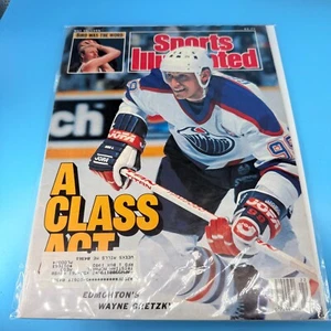 Wayne Gretzky / Larry Bird Sports Illustrated Sports May 30, 1988 NHL Oilers - Picture 1 of 5