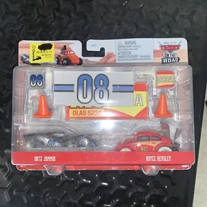 Disney Pixar Cars On the Road DATZ JAMMIN & ROYCE REVSLEY Flags Banner & Cones! - Picture 1 of 2