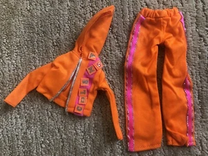 De Colección Barbie 2003 Cheerlearder Ever Flex Conjunto Rosa Naranja, Chaqueta y Pantalones - Imagen 1 de 3