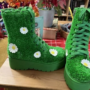 Grüne Astro Turf und Daisy Kampfstiefel - 7m - Bild 1 von 6