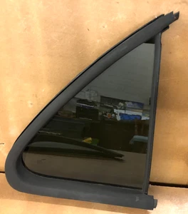 2006 kia sorento rear door vent window glass ( passenger ) 2003-2006 - Picture 1 of 4