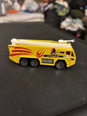Camión de bomberos Matchbox 1992 amarillo aeropuerto, escala 1:24 incompleto.       25 Foto 1 de 4