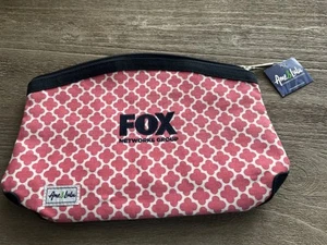 NEW WITH TAGS, Ame & Lulu KISS & MAKEUP BEAUTY BAG W/FOX NETWORKS GROUP LOGO - Picture 1 of 2