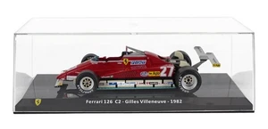 MODELLINO AUTO STATICO FERRARI F1 126C2 1982 GILLES VILLENEUVE CON VETRINA 1/24 - Foto 1 di 4