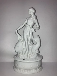 Feine weiße Porzellan Wassernymphe auf Fisch Blumen Frosch Kunst Figur Germany - Bild 1 von 8