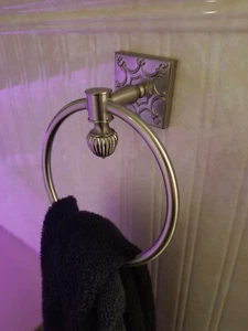 6 Zoll Handtuchring mit geprägter Rückenplatte gebürsteter Stahloptik Badehaken - Bild 1 von 8