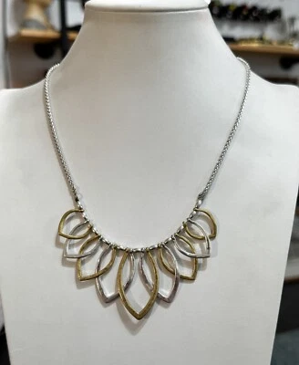 Gargantilla babero ajustable oro plata pétalo dos tonos marca Lucky Foto 1 de 4