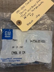 1991-2002 Cadillac SDV Trunk Lock Bezel Emblem 3 1/8" Wide PN#25636491 - Bild 1 von 3