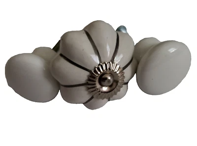 Lote de 3 tiradores de gabinete de cajón blanco marfil perilla circular floral Foto 1 de 2