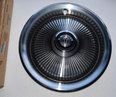 NUEVO 1972-1976 PONTIAC FIREBIRD LEMANS GRANDAM VENTURA TURBINA CUBIERTA DE RUEDA 497542 Foto 1 de 4