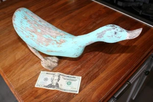 Escultura americana primitiva arte popular ganso madera pintada tallada a mano de colección - Imagen 1 de 6