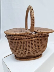 Antiker geflochtener Picknickkorb Korb 6 x 5,5 x 3,5 Zoll Puppe ein Deckel abnehmbar Ende des 19. Jahrhunderts - Bild 1 von 9