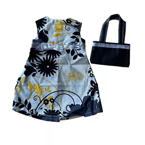Handgefertigtes Puppenkleid für 18"" Puppe weiß schwarz gelb Blumen und Tasche - Bild 1 von 2