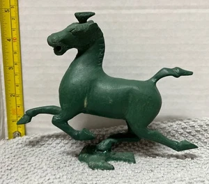 VINTAGE Bronze Green Flying Horse of Gansu on Swallow Metal Statue CHINESE L1 - Picture 1 of 8
