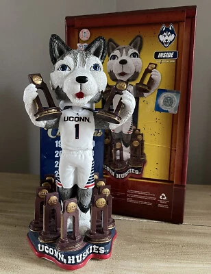 UCONN Huskies 11x CAMPEONAS NACIONALES Mujeres Baloncesto MASCOTA Bobblehead #/216 Nuevo en caja Foto 1 de 4