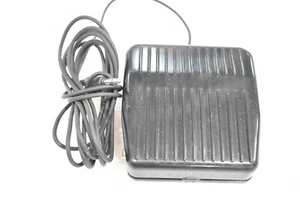 MITUTOYO CORPORATION 937179 FOOT SWITCH, SWITCHBOX, NEW OLD STOCK - Picture 1 of 3