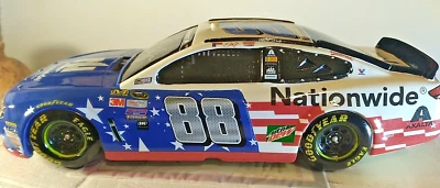 Hamilton Coll.  Coche esculpido Dale Earnhardt Jr 2016 #88 estrellas y rayas con certificado de autenticidad  Foto 1 de 4