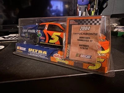 2004 Racing Champions Ultra Series #5 Terry Labonte Delphi Kelloggs 1:24 Model  - Image 1 of 3