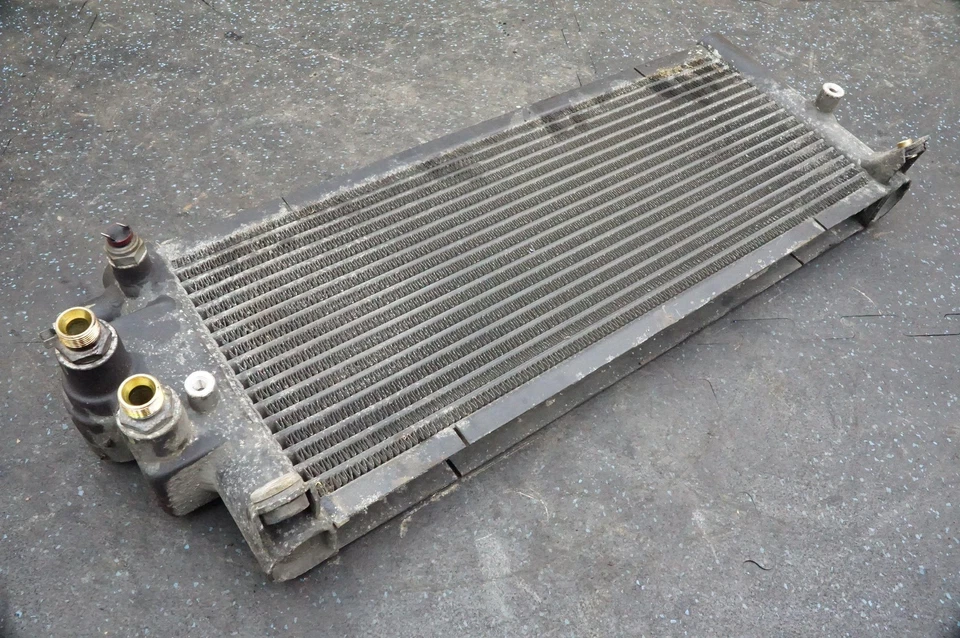 Radiador enfriador de aceite caja de cambios de transmisión 175696 OEM Ferrari 456 M GT GTA 1998-03 Foto 1 de 4