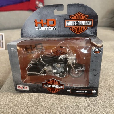 Maisto 1/18 Scale Harley Davidson 1966 FLH Electra Glide Motorcycle Series 41 - Image 1 of 4