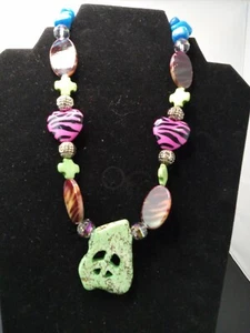 Peace Emblem Necklace Green Pendant Bright Color Bead Variety 18-in Vintage - Picture 1 of 4