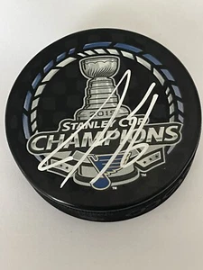 Joel Edmundson Firmado St. Louis Blues 2019 Stanley Cup Champions Hockey Puck a - Imagen 1 de 2