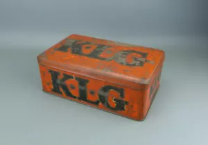 Ancienne boîte de bougie K.L.G motocyclette en tôle, déco atelier, loft. - Foto 1 di 7