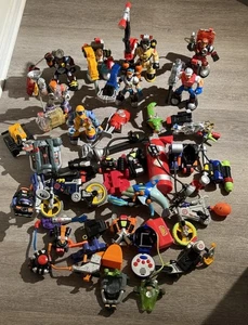 Fisher Price Rescue Heroes Lot 8 Figuren + 25 Zubehörteile 1999-2003 Konvolut - Bild 1 von 19