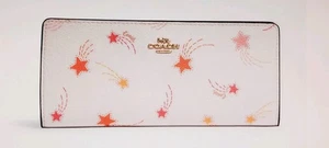 **NUEVO ** ~ "NUEVO CON ETIQUETAS" ~ "COACH" ~ "Cartera delgada ~ con ~ "IMPRESIÓN DE ESTRELLAS FUGACES" - Imagen 1 de 4