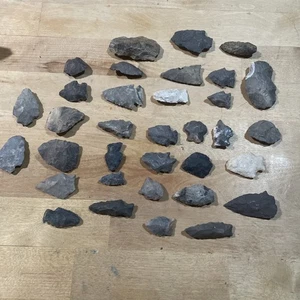 Autentiche punte di freccia indiane della contea di Monroe, WV - Foto 1 di 13