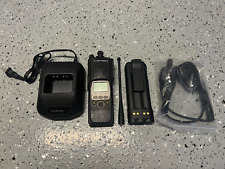 Radio numérique Motorola XTS5000 VHF 136 - 174 MHz P25 H18KEF9PW6AN avec accessoires