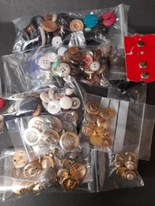 Vintage Retro Assorted Buttons - Crafters/Sewing/Knitting - Various Sizes/Shapes - Picture 1 of 10