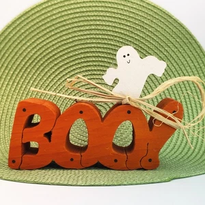 "Boo!" Halloween Holz Ausschnitt mit Geist und Strohschleife gruseliges Blockschild Herbstdeko - Bild 1 von 5