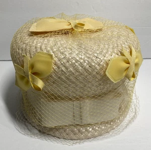 Pajita tejida beige vintage con lazos amarillos y red hecha en unión #693177 - Imagen 1 de 11