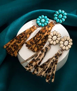 Leopard Leather Fringe Squash Blossom Post Earrings (2 Different Colors) - Bild 1 von 5