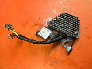Honda Ascot VT500 1984 regulador de voltaje y soporte - Imagen 1 de 4