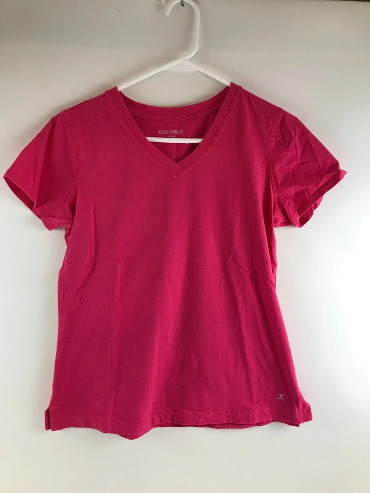 Camiseta Danskin Para Mujer Talla Mediana Rosa Sólido Cuello en V Ropa Activa Manga Corta Foto 1 de 4
