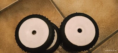 Lot 4 pneus buggy RC 1/8 blanc Hobbytech,XRAY,TRAXXAS - Photo 1/3