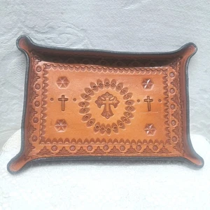 Deko Leder Diener Tablett Fang alle geprägten Kreuze Unisex Schreibtisch Waschtisch  - Bild 1 von 5