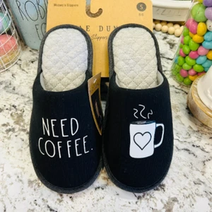 Rae Dunn Black Need Coffee Mug Slippers Size Small - Imagen 1 de 5