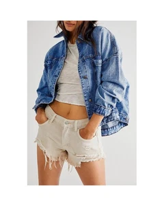 Azura Exchange Distressed Denim Shorts with Frayed Hem Details for Casual Wear - Picture 1 of 16