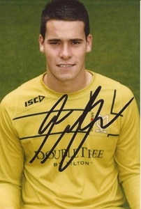 MK DONS: IAN McLOUGHLIN SIGNED 6x4 ACTION PHOTO+COA - Picture 1 of 1